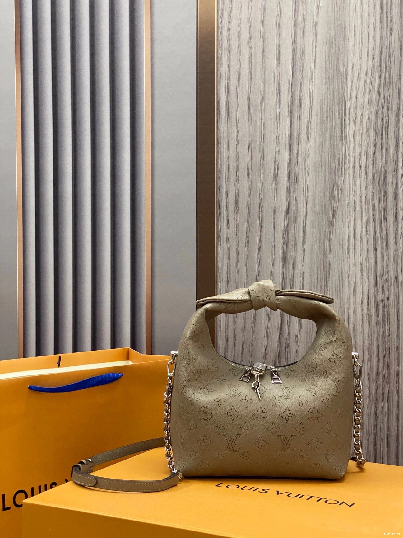 First bag ru PM VUITTON LOUIS WHY KNOT 0806
